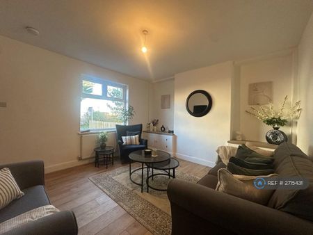 3 bedroom end of terrace house to rent - Photo 2