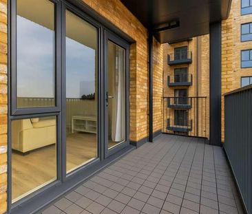 Davies House, Vousden Grove, London, SE28 - Photo 1