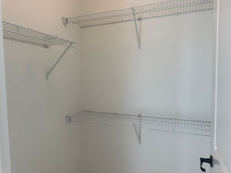 Charming Upper-Level 3-bedroom 2.5-bathroom Family Home - Photo 5