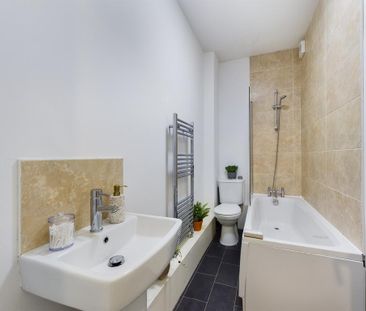 2 bedroom flat to rent - Photo 4