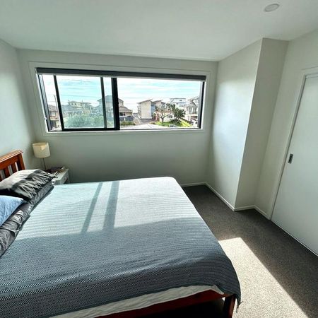 3 Level Modern Townhouse with Ocean Views! - Photo 4