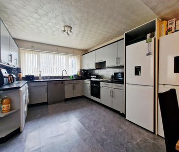 4 bedroom detached house to rent - Photo 6