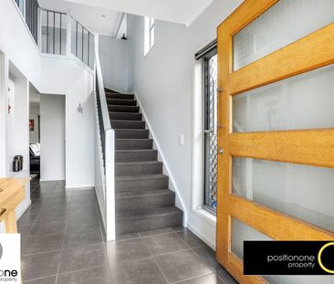 CONTEMPORARY FAMILY HOME IN CONVIENIENT LOCATION! - Photo 6