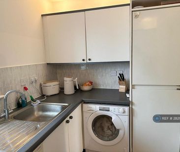 1 bedroom flat to rent - Photo 6