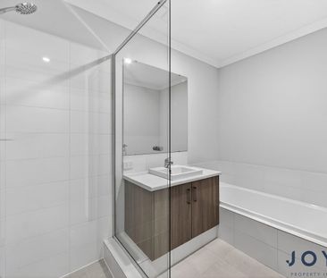 Stylish & Spacious 3 Bedroom Home with Generous Outdoor Living - Photo 3