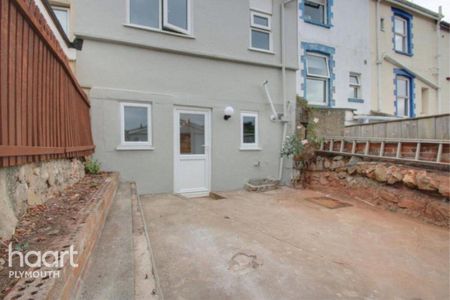 4 bedroom terraced house to rent - Photo 4