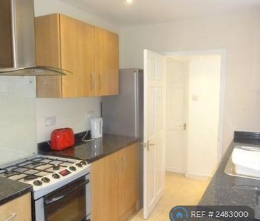 1 bedroom in a house share to rent - Photo 2