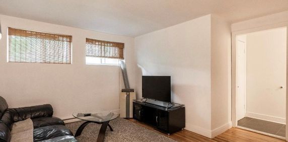 Appartement 4 1/2 - 2 chambres à coucher – 75 m² (817 p2), stationnement et cour arrière inclus - Photo 2