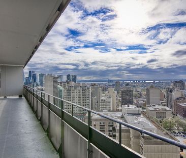 3555 Cote-des-Neiges Road, Montréal, QC - Photo 2
