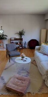 Pet Friendly Large Bright 1 bedroom available Sept 15! - Photo 1