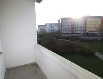 Günstige 2-Raum-Wohnung mit Balkon im Wohngebiet Adam Ries! - Photo 1