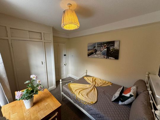 Room 1: 40A Farnham Road, Onslow, Guildford GU2 4JN- NO ADMIN FEES! - Photo 1