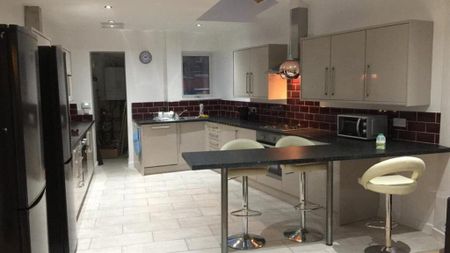 6 bedroom terraced house to rent - Photo 3