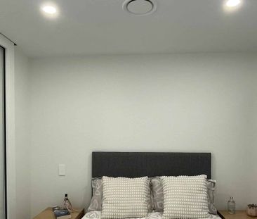 810/10 Alpha St - Photo 1