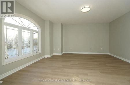 946 WHETHERFIELD STREET W - Photo 4