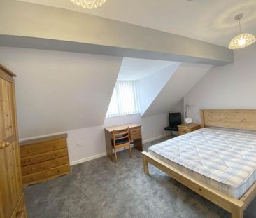 4 bedroom flat to rent - Photo 4