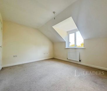 4 bedroom semi-detached to rent Willowcroft Way, Norwich, NR4 - Photo 4