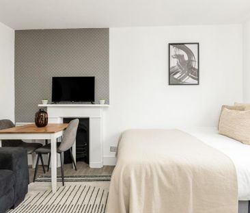 Studio to rent - Photo 1