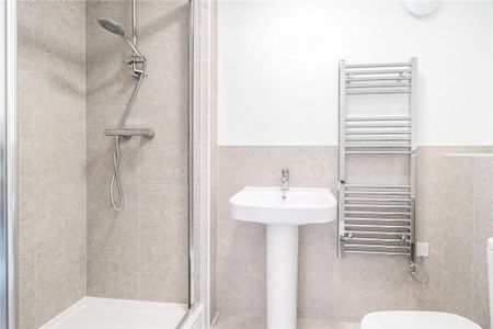 3 bedroom detached house to rent - Photo 4