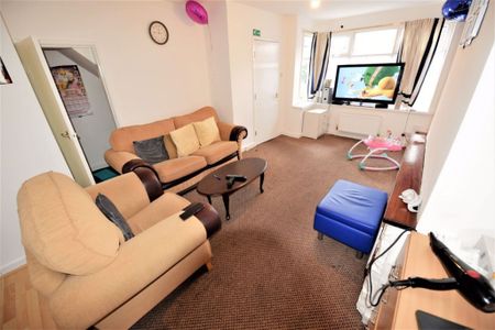 2 bedroom House in Newport Road, Leeds - Photo 3