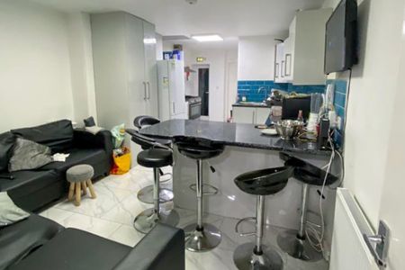 218 Dawlish Road - Photo 4