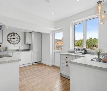 4 bedroom semi-detached house to rent - Photo 2