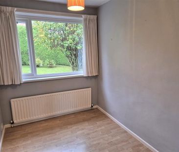 9 Strathearn Park, BT4, Belfast - Photo 3