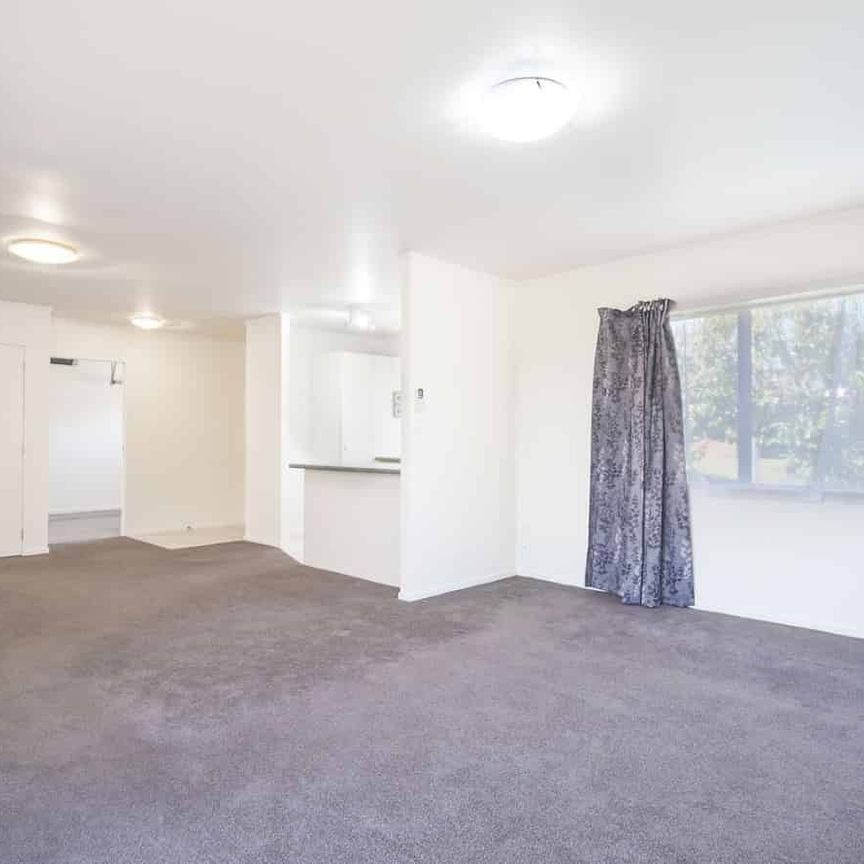 Charming 3-Bedroom Home in Henderson – 30 Kona Crescent - Photo 1