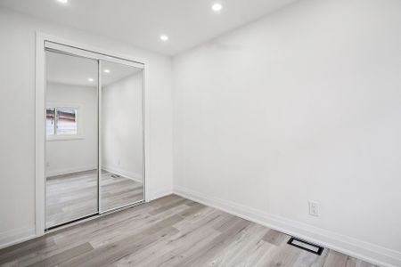 For Lease - 8 Merchison Avenue, Hamilton, Ontario - Photo 3