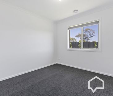 8 Frogmouth Avenue Strathfieldsaye VIC - Photo 3