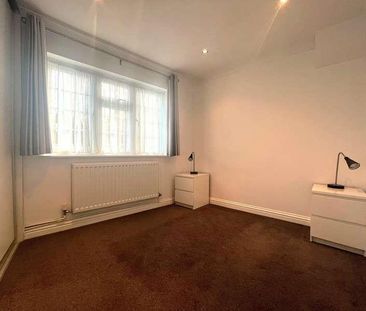 Ivy House Road, Ickenham, UB10 - Photo 3