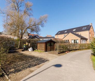 Woning met 2 slpks, tuin en 2 autostaanplaatsen - Photo 1