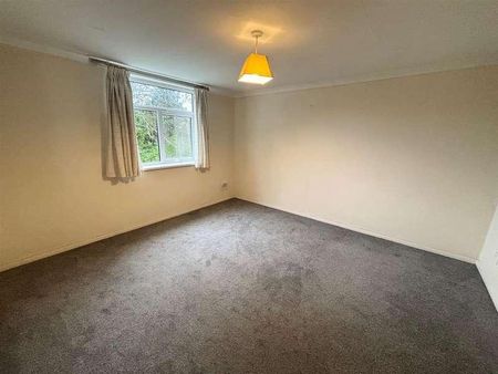 Green Court, Hall Green, B28 - Photo 3