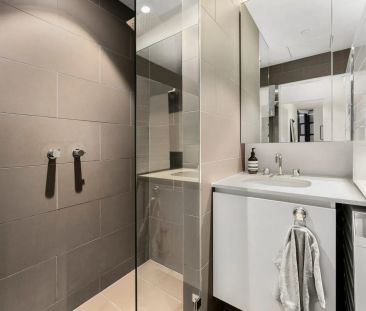 Sleek Urban Living in the Heart of Prahran's Vibrant Lifestyle Hub - Photo 5