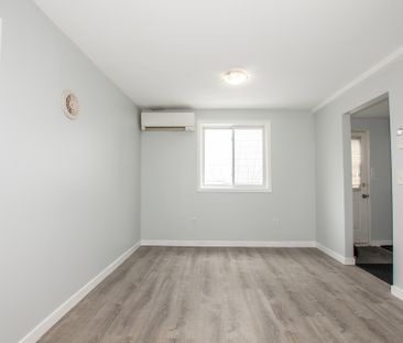 **BEAUTIFUL** 1 BEDROOM MAIN UNIT IN HAMILTON!! - Photo 4