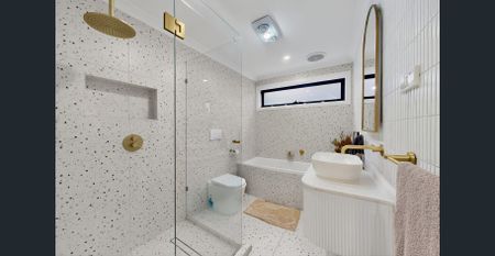 Stylish 3 bedroom townhouse plus Study Nook and 4x AC's - Photo 4