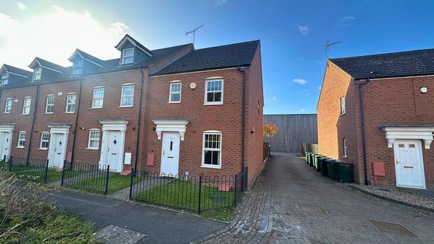 3 bedroom end of terrace house to rent - Photo 1