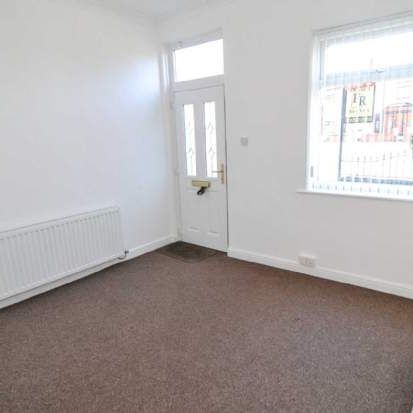 3 bedroom property to rent in Newton Le Willows - Photo 1
