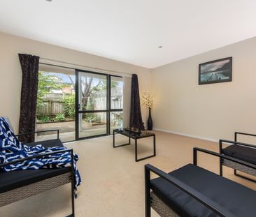 Large two bedroom townhouse! - Photo 1