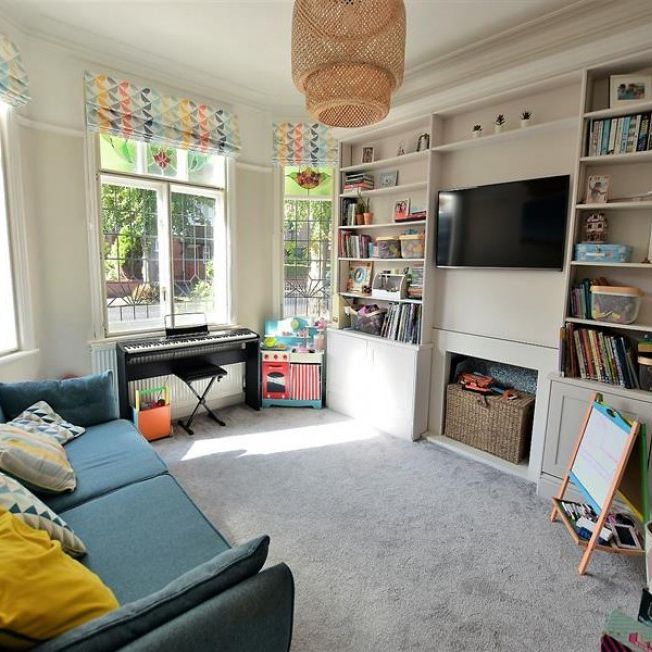 4 Bedroom Semi Detached Available Arranging tenancy - Photo 1