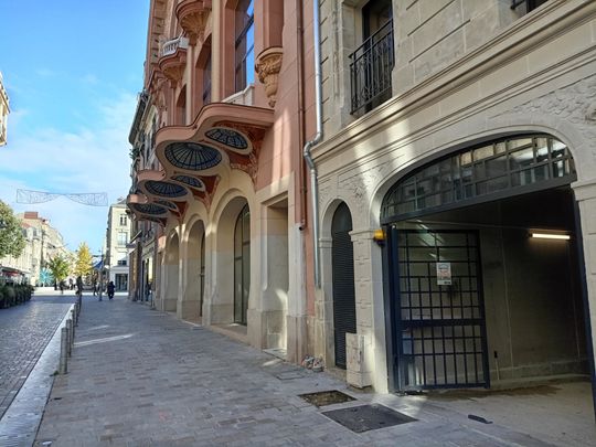 Résidence L’OPERA à REIMS sur la place d’Erlon, appartement T2 avec balcon et stationnement, disponible de sui - Photo 1