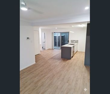 AVAILABLE 24/04/26 3 BED 2 BATH TOWNHOUSE WITH DUCTED AIR - Photo 6