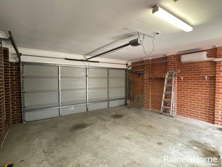 Spacious 3 bedrooms with study, loungeroom, rumpus and huge courtyard - Photo 4
