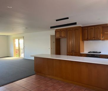 Smart Four bedroom Family Home - Photo 4