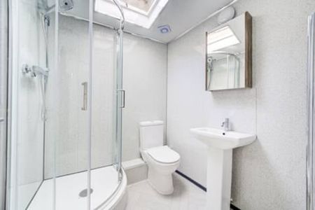6 Bed Maisonette, Tamworth Street, SW6 - Photo 3