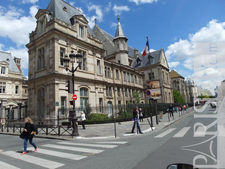 Apartment Paris Balcony on Arts et Metiers - Photo 3