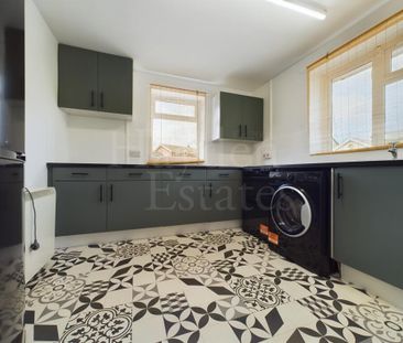 2 bedroom semi-detached bungalow to rent - Photo 4