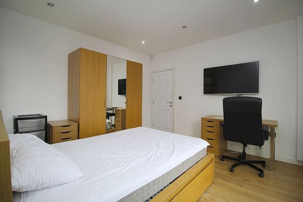 1 bedroom in a flat share to rent - Photo 1