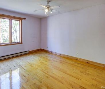 67 Av. Queen - Photo 1