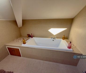 4 bedroom detached house to rent - Photo 1